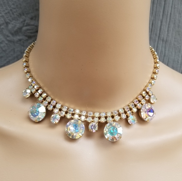 VINTAGE 1960s AURORA BOREALIS CRYSTAL & GOLDTONE CHOKER LENGTH NECKLACE - Picture 1 of 10